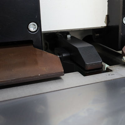 Scanalatrice di alluminio dello strato di CNC della macchina per il taglio di metalli verticale dello strato idraulica