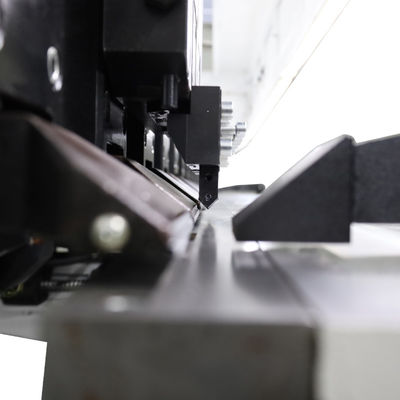 Scanalatrice automatica verticale della tagliatrice di viaggio di andata e ritorno V V con due portautensili